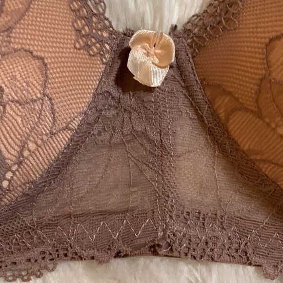 COPY - Jennifer size 48B nude and tan bra NWT.  No underwire and light padding - Picture 5 of 7